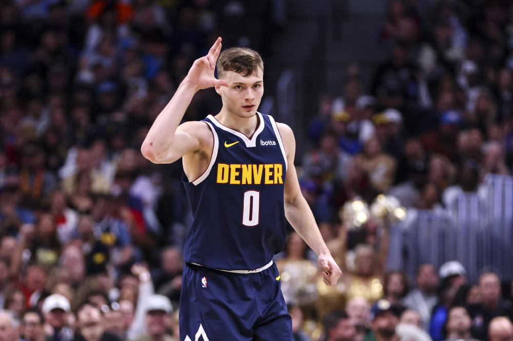 透过镜头传 透过镜头传