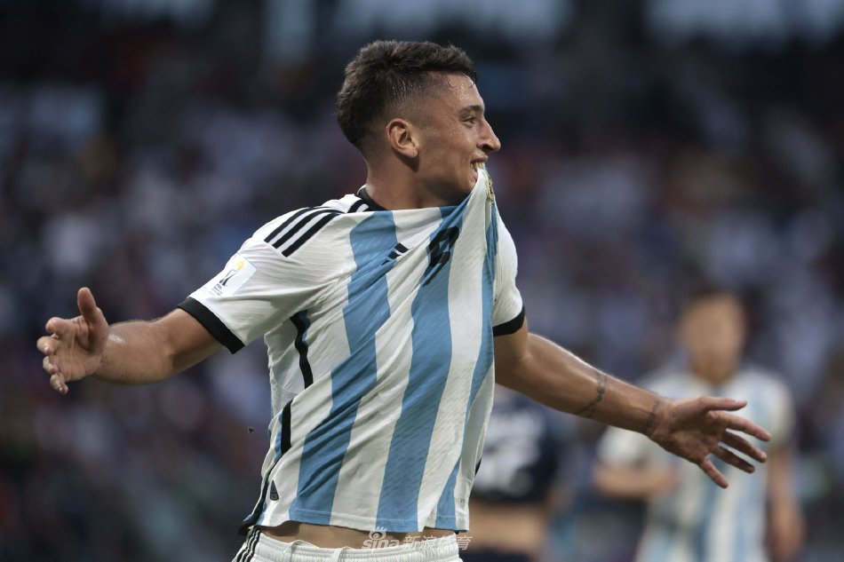 场足球比赛 场足球比赛