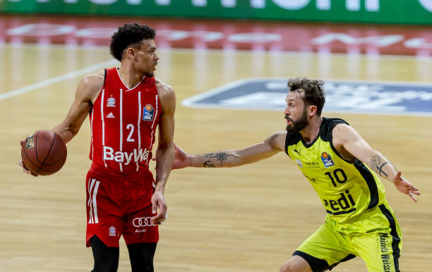 士本赛季状 士本赛季状