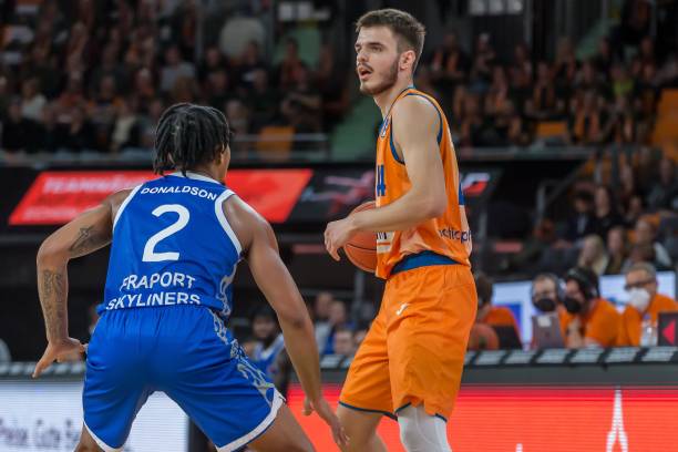 许尔策勒不 许尔策勒不