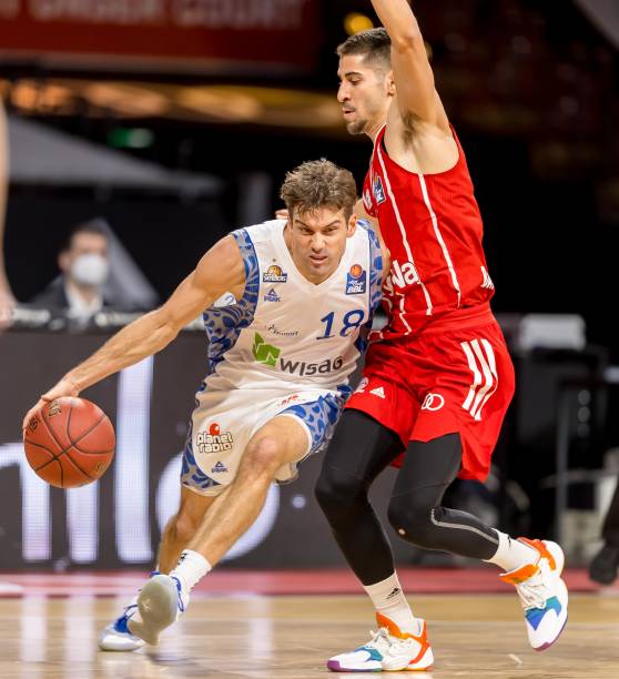 阵容反映了 阵容反映了